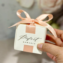 Load image into Gallery viewer, 4 Piece Velvet Lustre Gift Box 4件裝優雅丝絨禮盒