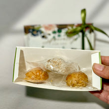 Load image into Gallery viewer, 3 Piece Triangular Floral Cookie Gift Box 三角花語一口酥禮盒