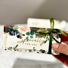 Load image into Gallery viewer, 3 Piece Triangular Floral Cookie Gift Box 三角花語一口酥禮盒