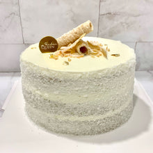 Load image into Gallery viewer, 6" Pandan Coconut Cream Cake 班蘭椰子忌廉蛋糕