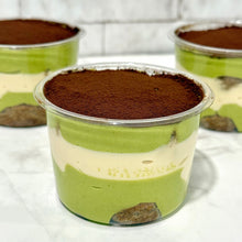 Load image into Gallery viewer, 9 Piece Pandan Dessert Platter Mid-Autumn Gift Set 9件裝班蘭甜品盤中秋禮盒