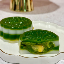 Load image into Gallery viewer, Pandan Custard Mooncake 班蘭奶黃椰汁糕月餅