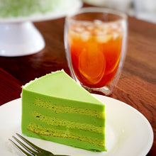 Load image into Gallery viewer, Sliced Pandan Layer Cake 班蘭布丁蛋糕切件