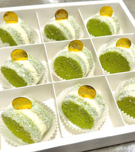 Load image into Gallery viewer, 26 Piece Set Pandan Cream Cloud Cake 26件装班蘭奶貝蛋糕