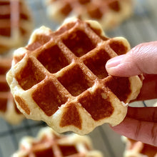 Load image into Gallery viewer, 12 Piece Liege Waffles Party Box 12件裝列日窩夫派對盒