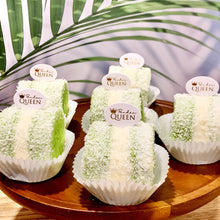 Load image into Gallery viewer, 9 Piece Pandan Dessert Platter Mid-Autumn Gift Set 9件裝班蘭甜品盤中秋禮盒